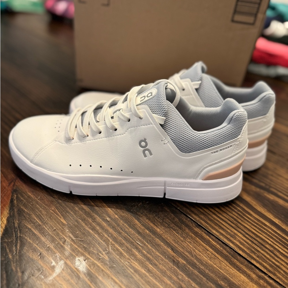 NWOT: On Running - The Roger - size 10